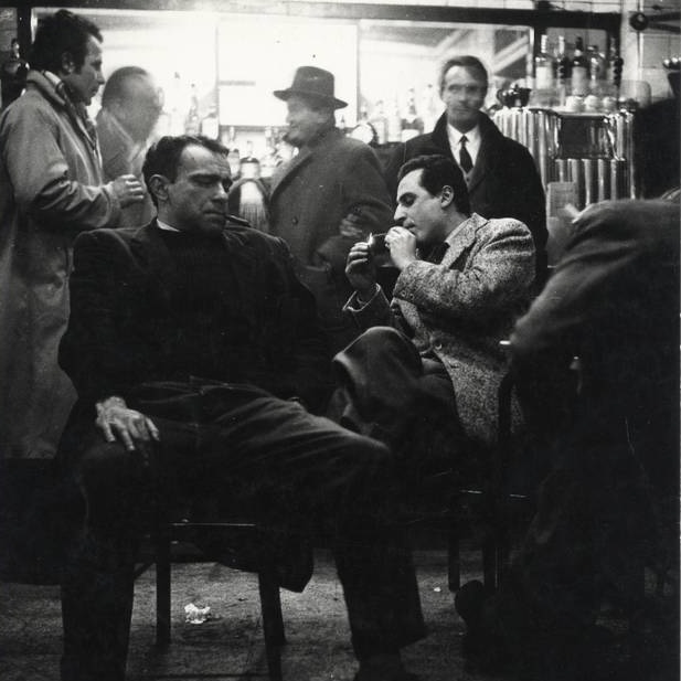 Carmassi e Piccoli al Bar Jamaica Milano , 1955. Fotografia di Ugo Mulas